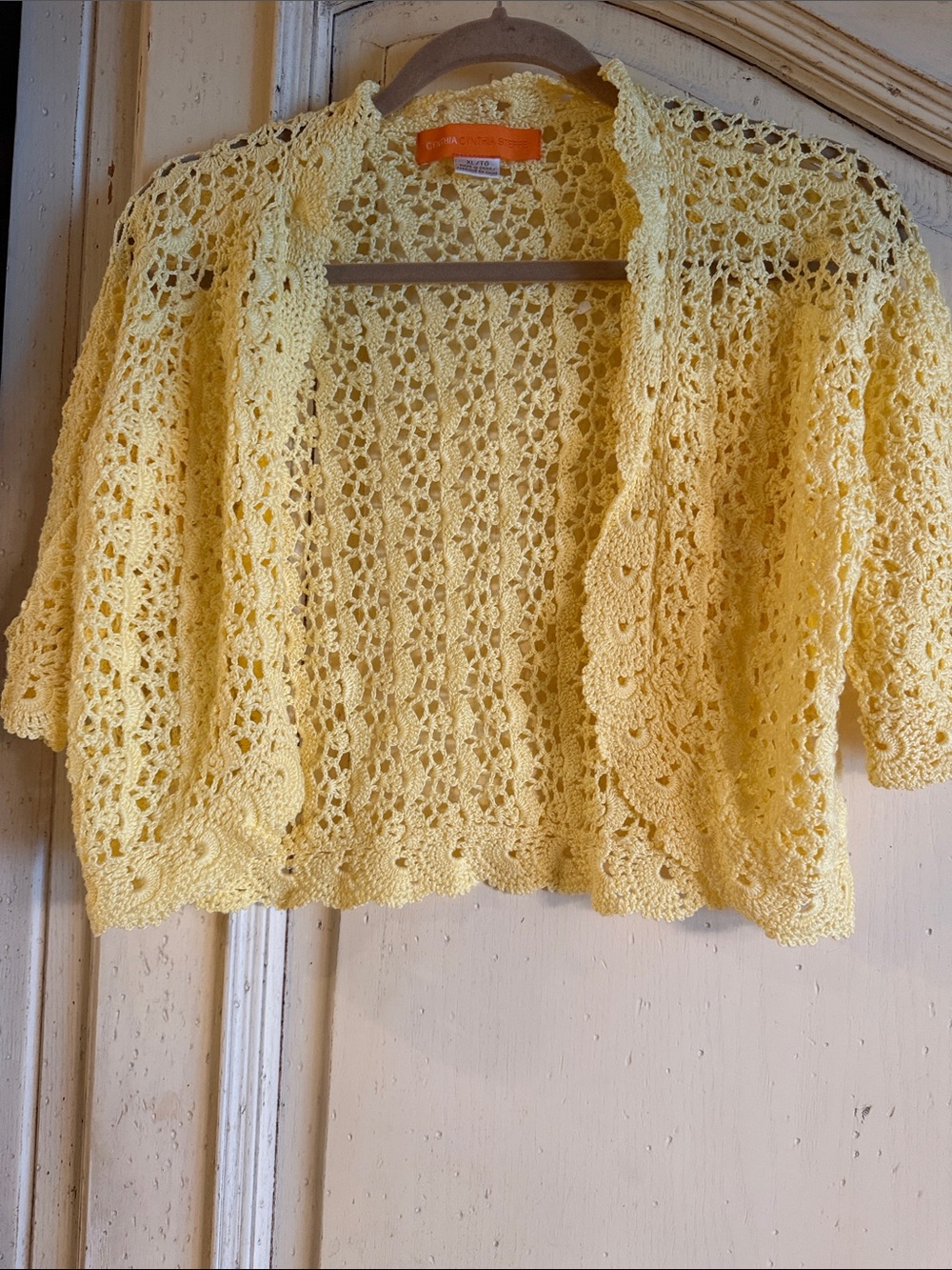 Crocheted Yellow Women's shrug, great condition cynthia steffe